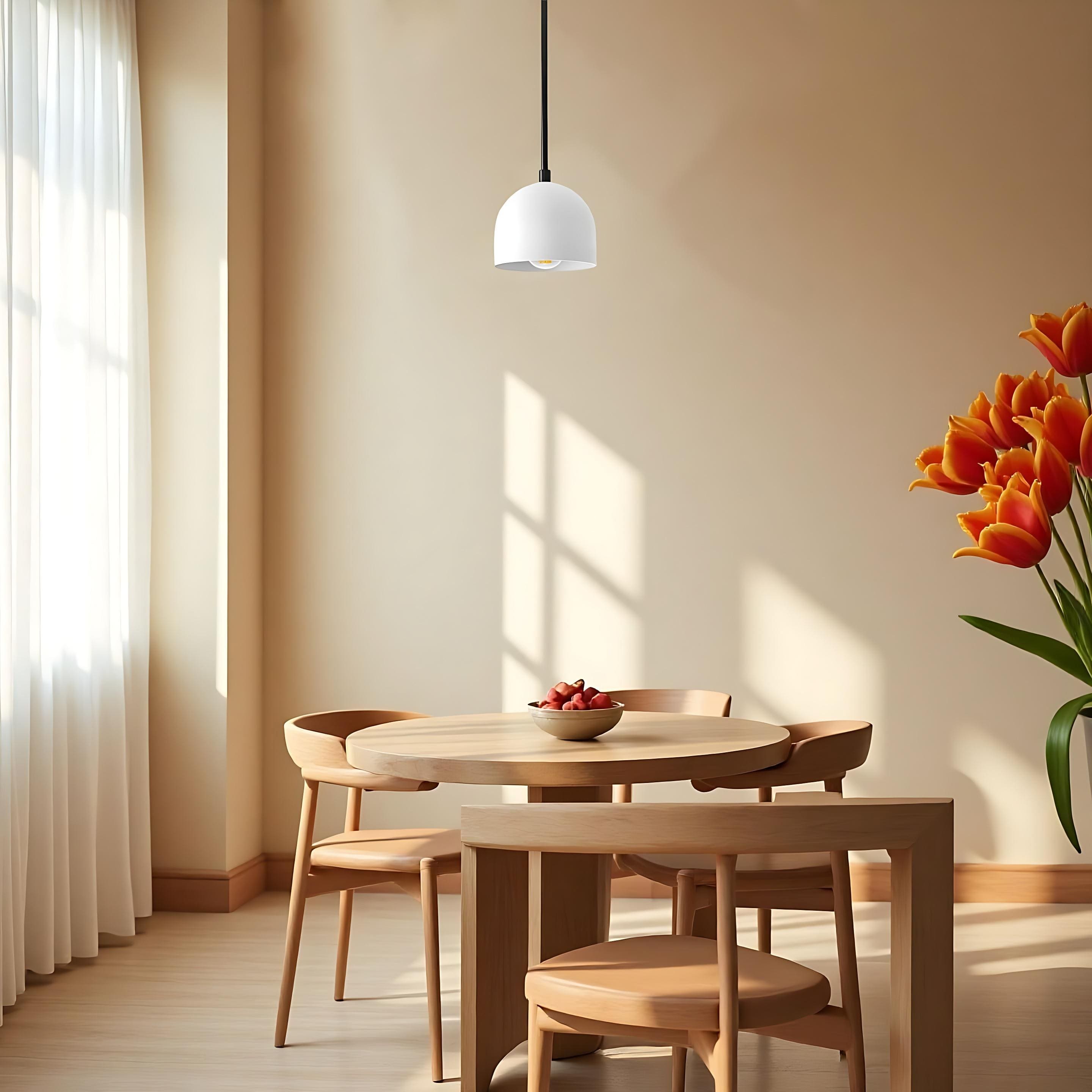 Suspension moderne en laiton et noir pour salon