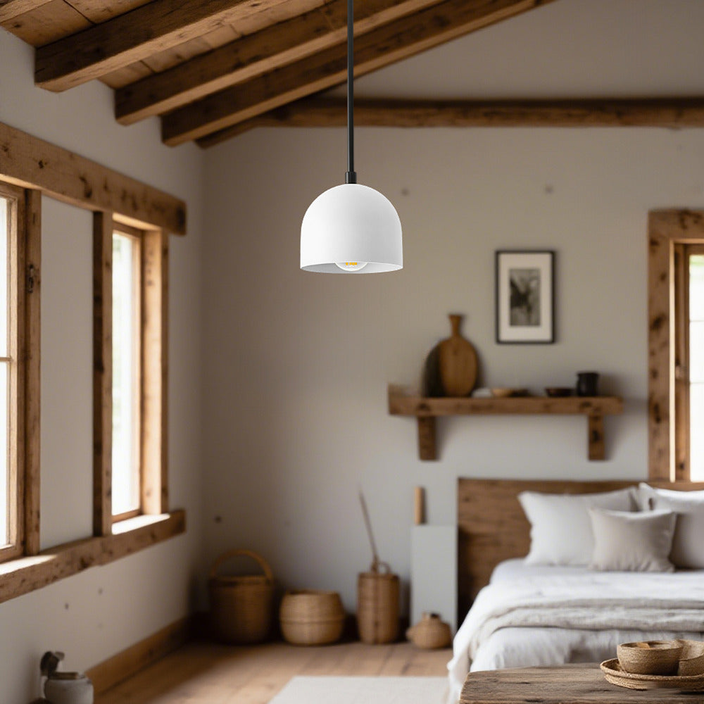 Suspension moderne en laiton et noir pour salon