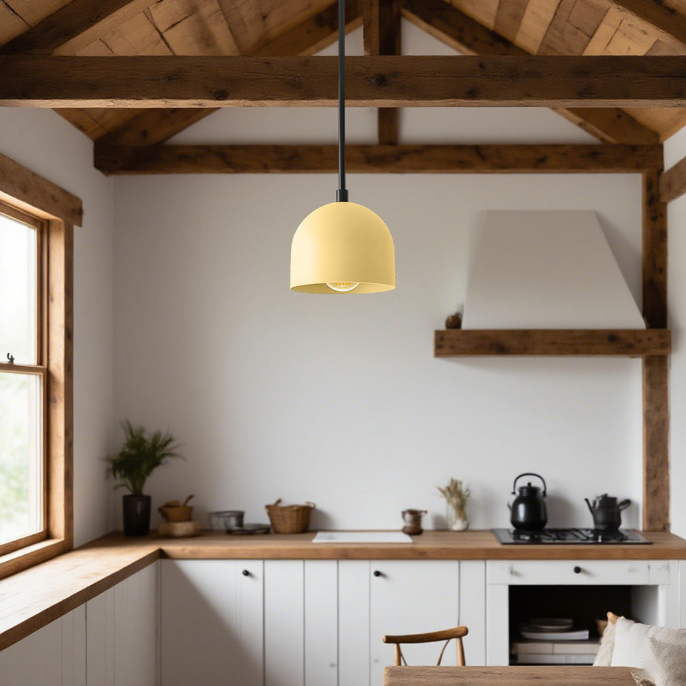 Suspension moderne en laiton et noir pour salon